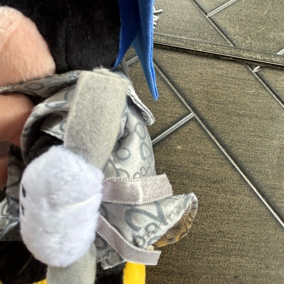 Vintage Deadstock Minnie Mouse 2000 Grad Nite plush, cap, gown, diploma - Picture 8 of 10